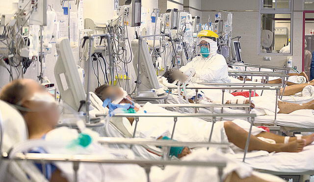 Emergencia. Los médicos lograron enfrentar la pandemia, pero están cansados y sin equipos. Foto: John Reyes/La República