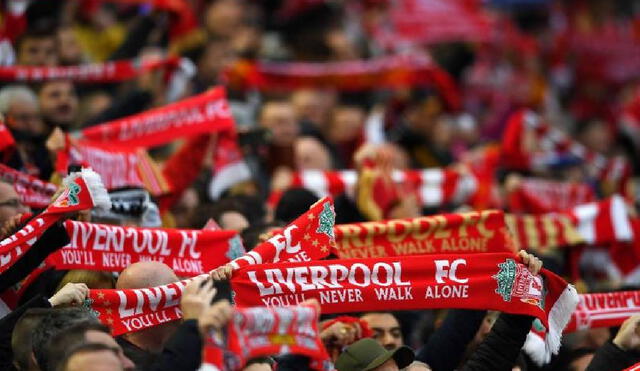 Liverpool se mantiene primero en la Premier League con 82 puntos.