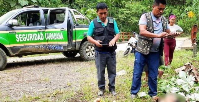 Autoridades llegaron al lugar donde fueron encontrados los cuerpos de dos varones. Foto: Tveo Huanta