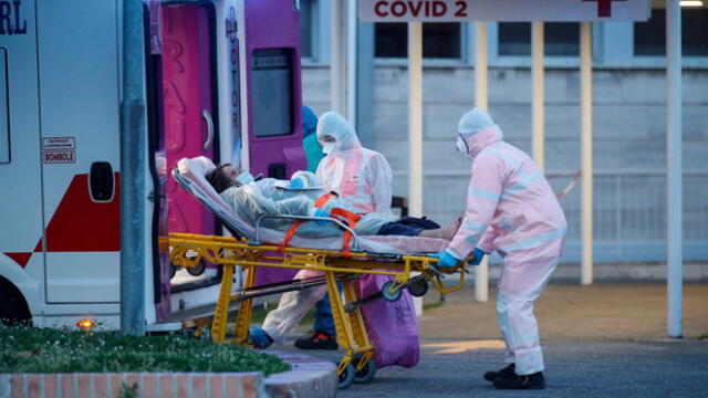 Paciente con coronavirus en grave estado de salud es evacuada a un hospital en Roma. (Foto: EFE)