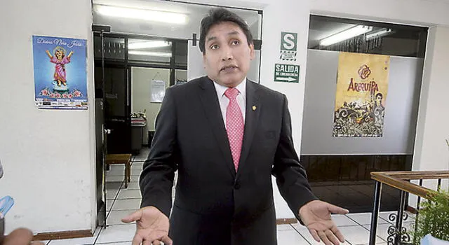 JEE de Arequipa investigará entrega de cervezas del candidato Omar Candia 