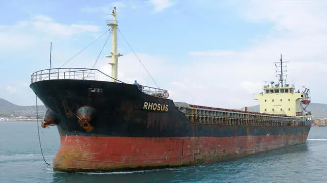 La embarcación MV Rhosus estuvo varada por años en el puerto de Beirut hasta que se hundió en 2018. (Foto: Anthony Vrailas/Marine Traffic)