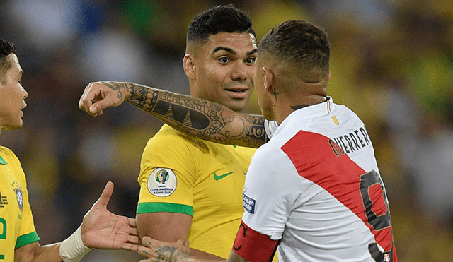 Paolo Guerrero, capitán de la selección peruana, recibió elogios del brasileño Casemiro. (Foto: AFP)