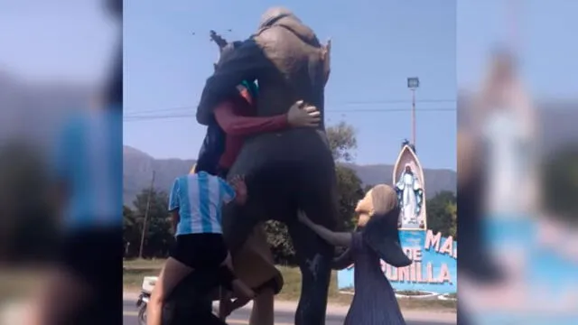 Mujer retira pañuelo verde en monumento: “A mi Argentina la respetan” [VIDEO]