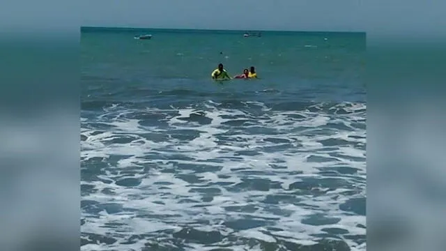 Salvan de morir ahogados a tres bañistas en playas de Moquegua
