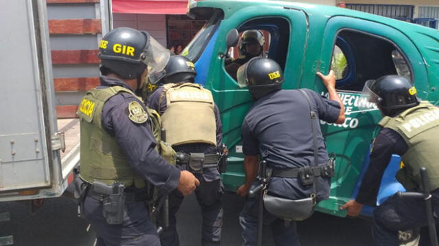 Policías y fiscalizadores solicitaron documentos y el PTP a ciudadanos venezolanos. (Foto: Municipalidad de Surco)