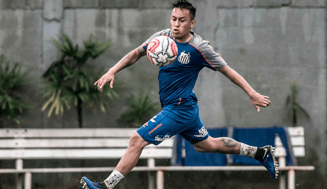 El jugador peruano Christian Cueva no fue inscrito por Santos para disputar el Torneo Paulista.