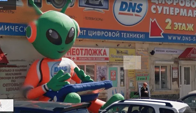 Google Maps: recorre calle en Rusia y descubre un gigantesco muñeco de alien [FOTOS]