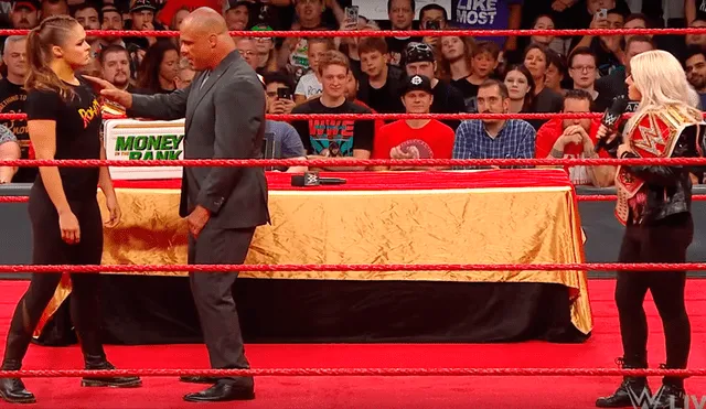 WWE: Ronda Rousey atacó a Alexa Bliss y Kurt Angle y fue suspendida | VIDEO