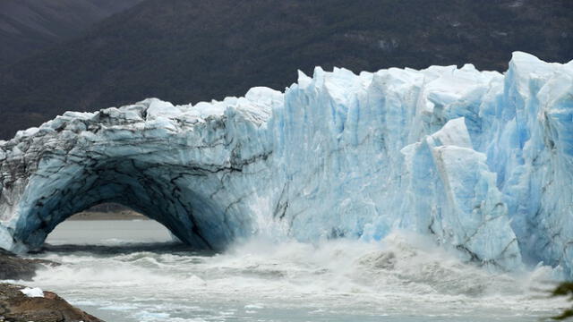Chuncks of ice come off from the Perito Moreno Glacier, at Los Glaciares National Park, near El Calafate in the Argentine province of Santa Cruz, on March 11, 2018. - An arch of ice formed at the tip of the Perito Moreno, between the glacier and the shore of Argentino lake, started collapsing into the water on Saturday, a natural display that happens just once every several years. Such arches form roughly every two to four years, when the glacier forms a dam of ice that cuts off the flow of water around it into the lake -- until the water breaks through, opening up a steadily wider tunnel that eventually becomes a narrow arch... and then collapses. (Photo by Walter Diaz / AFP)