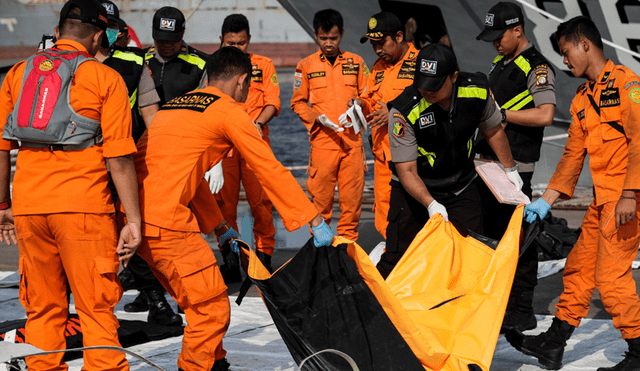 Indonesia: falleció buzo mientras buscaba cuerpos de víctimas del accidente aéreo