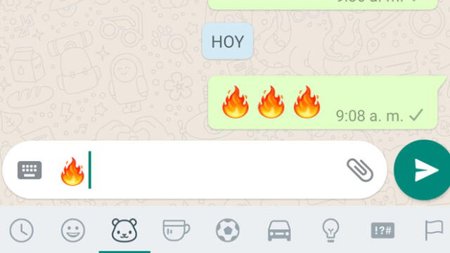 El emoji de fuego de WhatsApp es muy compartido en los chats grupales.
