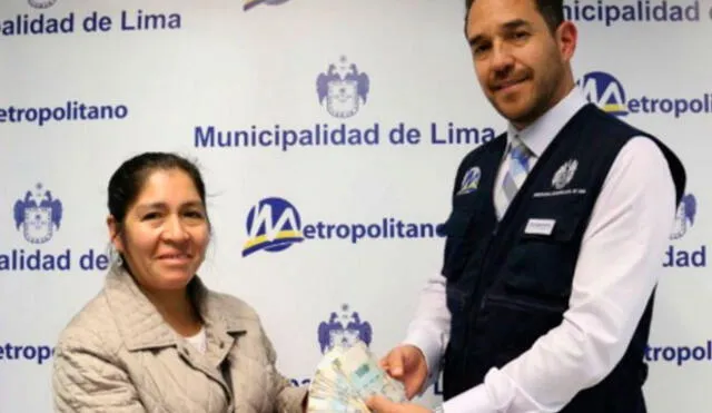 Metropolitano: usuaria recuperó cartera con 1000 soles que perdió en bus