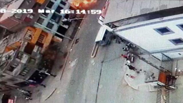 Fue exactamente a las 4:14:59 en que se produjo la explosión al interior de picantería. (Foto: Captura de video)