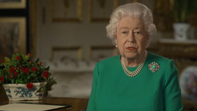 La reina Isabel II, de 93 años, apareció en un mensaje televisado que dirigió a los ciudadanos del Reino Unido.