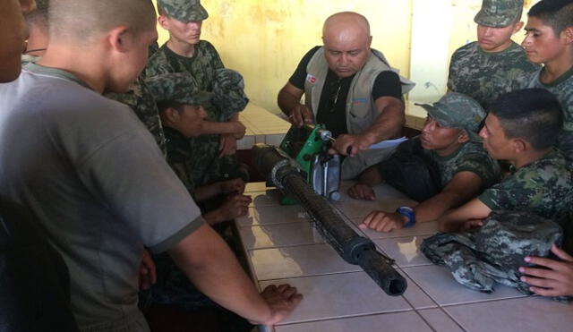   Soldados del Ejército "combaten" contra el dengue en Piura