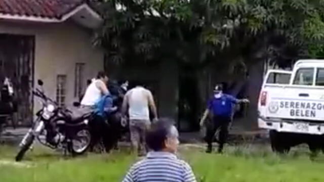Burgomaestre fue conducido al Hospital de Apoyo de Iquitos en un vehículo de Serenazgo. (Foto: Captura de video / Difusión)