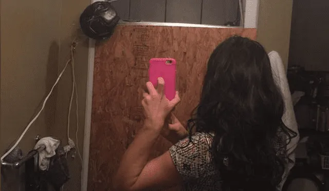 EE.UU.: Publicó una selfie en el baño pero un detalle la llevó a la cárcel [FOTO]