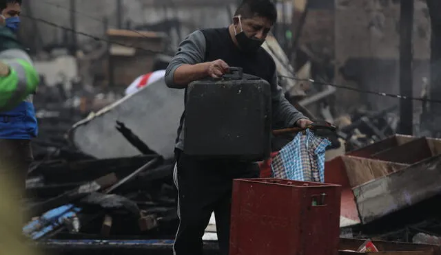 Damnificados del incendio en Cercado de Lima. Foto: Jorge Cerdán/ La República.