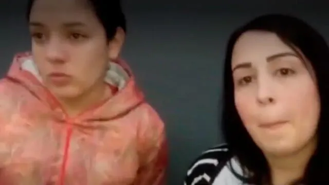 Venezolanas fueron capturadas por robar celular a una niña. Créditos: Captura América Televisión.