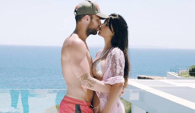 Instagram: Fábregas posa con su pareja, un detalle lo delata y enciende las redes [FOTO]