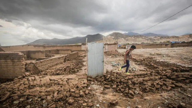 Muestra fotográfica sobre impactos de El Niño Costero es presentada en el Congreso