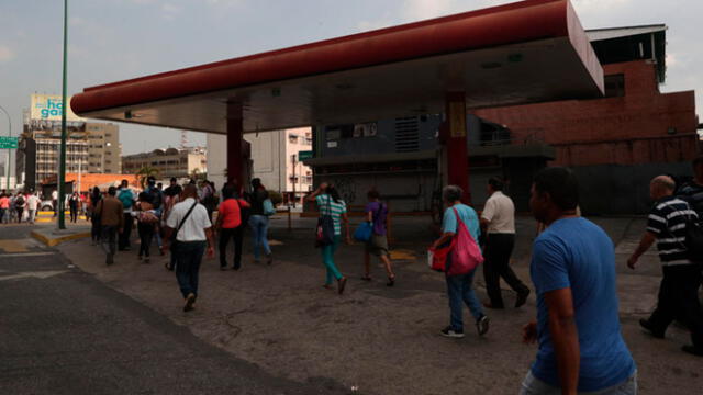 Régimen de Maduro suspende labores y clases tras no poder devolver la luz en Venezuela