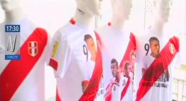 Paolo Guerrero: comerciantes de Gamarra ofrecen camisetas con mensajes de aliento al ‘depredador’ [VIDEO]