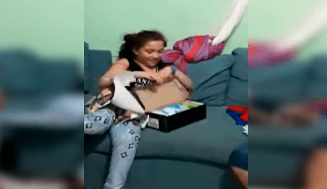 Facebook viral: niña se alegra por el regalo que le da su familia, lo abre y llora de decepción [VIDEO]