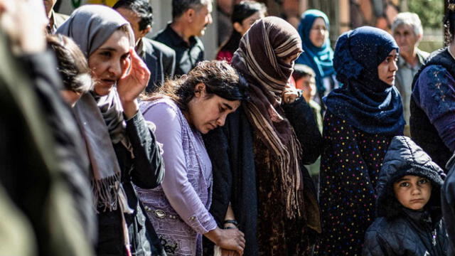 Mujeres y niñas yazidí liberadas del Estado Islámico en Siria. Foto: referencial / AFP