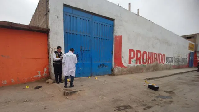 Peritos en Criminalística llegaron hasta la zona para iniciar las averiguaciones. (Foto: Grace Mora / La República)