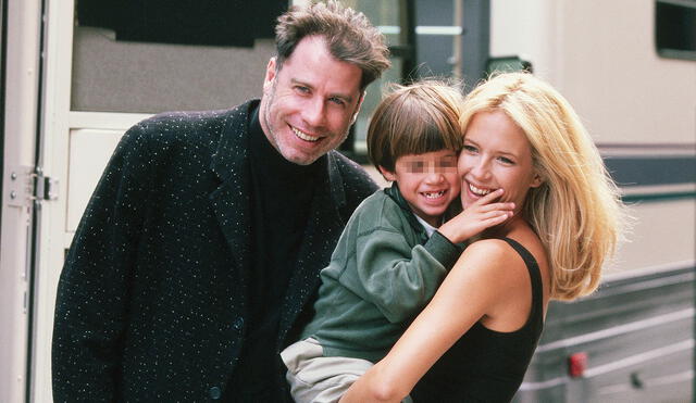 Actress Kelly Preston gets a visit from husband John Travolta (L) and son Jett while on location filming the 1997 motion picture "Addicted to Love."   (Photo by Mitchell Gerber/Corbis/VCG via Getty Images)