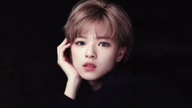 Desliza para ver más fotos de Jeongyeon de TWICE.