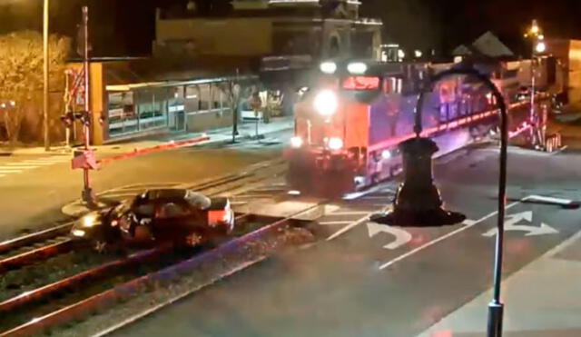 YouTube: impactante momento en que un tren embistió a un auto sorprende a las redes