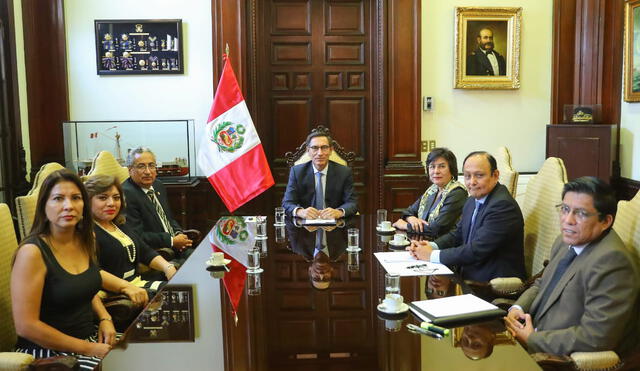 Consejo de Estado reunido paraanalizar nuevas medidas contra el coronavirus. Foto: Presidencia.
