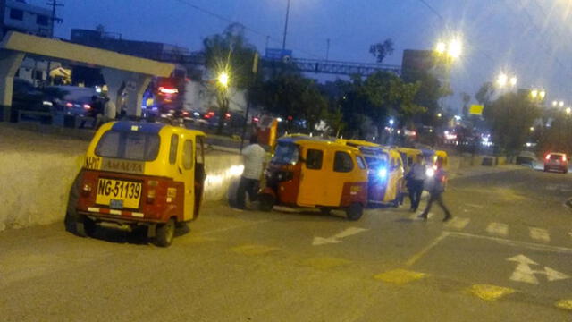 #YoDenuncio: mototaxis obstruyen crucero peatonal en San Juan de Miraflores