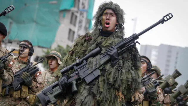 Familias enteras disfrutaron del variado y colorido cronograma del Desfile Militar. (Foto: La República)