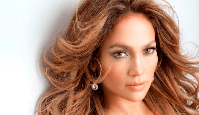 Jennifer Lopez revela que un director de cine le pidió mostrar los senos