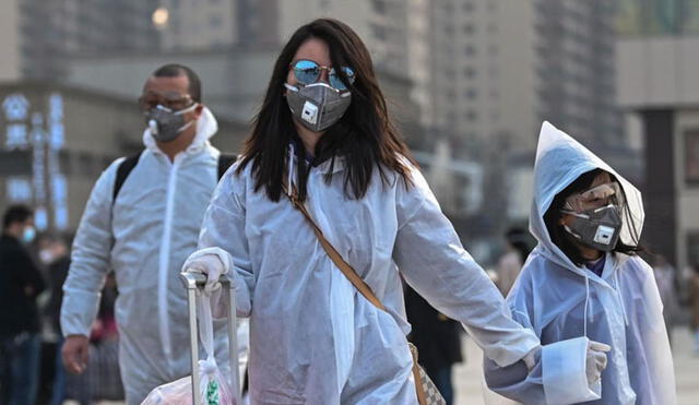 Ciudadanos chinos se protegen del coronavirus en Wuhan. Captura de video: CNN.