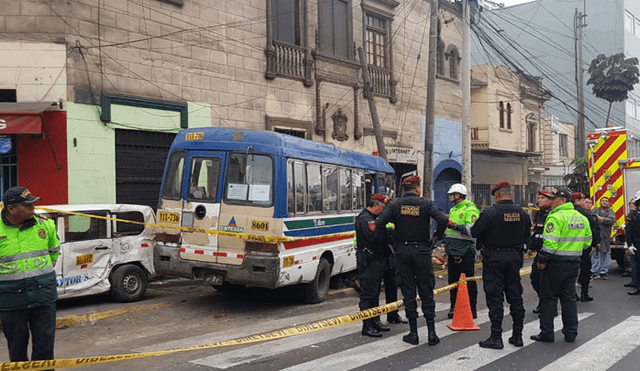Jesús María: vendedor de desayunos muere tras choque entre cúster y auto en avenida Arenales [FOTOS y VIDEO]