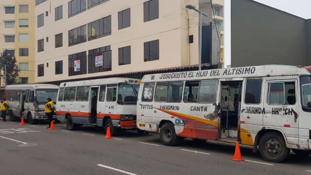 Intervienen tres buses informales en Miraflores. Créditos: La República.