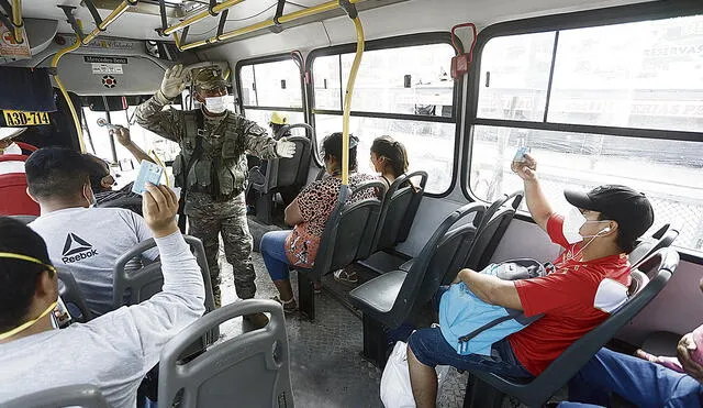 COVID bus militar ejército coronavirus transporte Foto: Marco Cotrina
