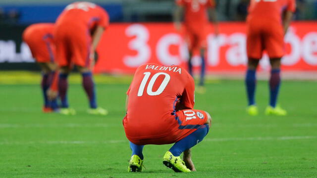 Chile le dijo adiós al Mundial Rusia 2018 y un hincha perdió el control con su TV [VIDEO]