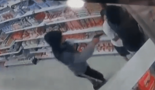 Delincuentes armados asaltan tienda y se llevan hasta panetones [VIDEO]