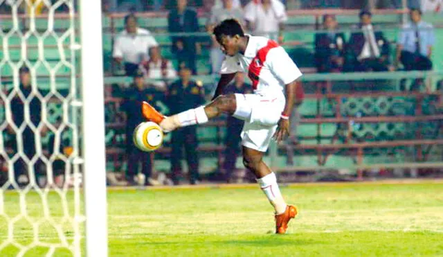 Andrés Mendoza es recordado por fallar un gol increíble ante Ecuador en las Eliminatorias Alemania 2006. Foto: Archivo