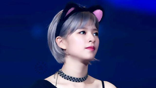 Desliza para ver más fotos de Jeongyeon de TWICE.