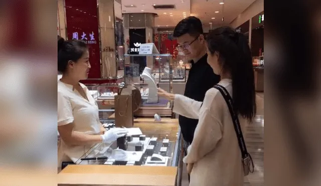 Vía Facebook: joven obliga que su novio le compre caro anillo con esta técnica [VIDEO]