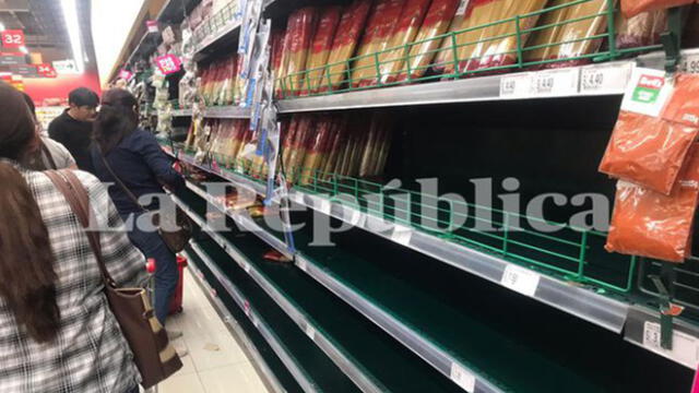 Estantes vacíos fue la escena habitual de los supermercados tras elevarse a 22 los casos de coronavirus en el Perú. Foto: La República