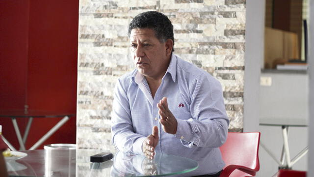 Regidor Medina pide a alcaldesa no ser "títere" de Zegarra