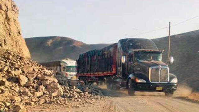 Sismo en Arequipa: deslizamientos obstruyen carretera en Ayacucho [FOTOS]